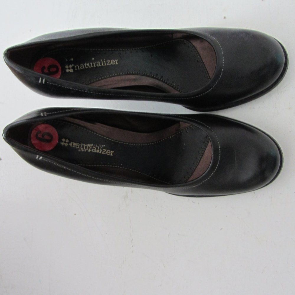 Naturalizer Women's Black Leather Pump size 6